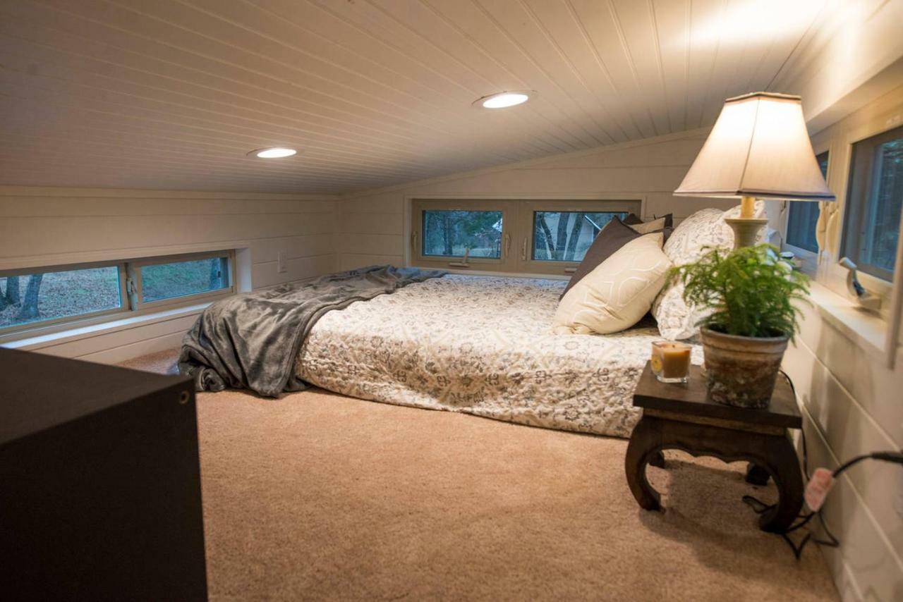 Villa Montana Escape Elegant Tiny House In Waco Near Magnolia Esterno foto